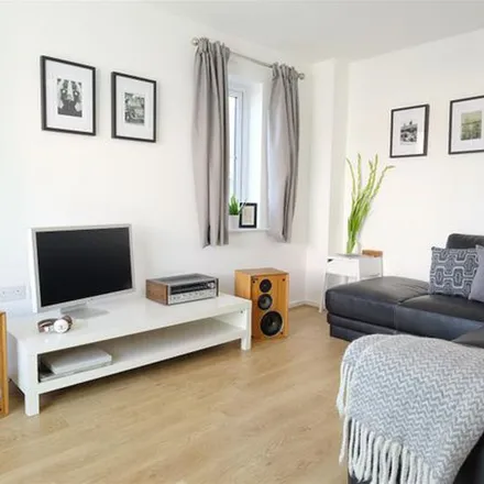 Rent this 3 bed apartment on The Co-operative Funeralcare in Westway, Kennessee Green