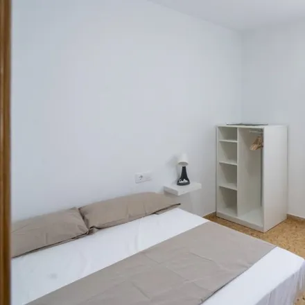 Rent this 4 bed room on Avinguda d'Ausiàs March in 46026 Valencia, Spain