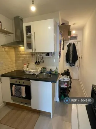 Image 2 - Bristow Road, London, TW3 1UP, United Kingdom - Apartment for rent