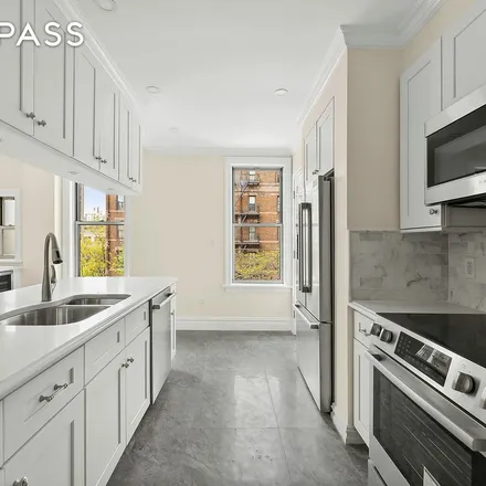 Rent this 4 bed apartment on 75B West 85th Street in New York, NY 10024