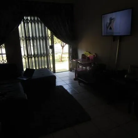 Image 5 - Creswell Street, Florida, Roodepoort, 2709, South Africa - Apartment for rent