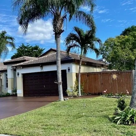 Image 2 - 19573 Northwest 82nd Place, Hialeah Gardens, FL 33015, USA - House for sale