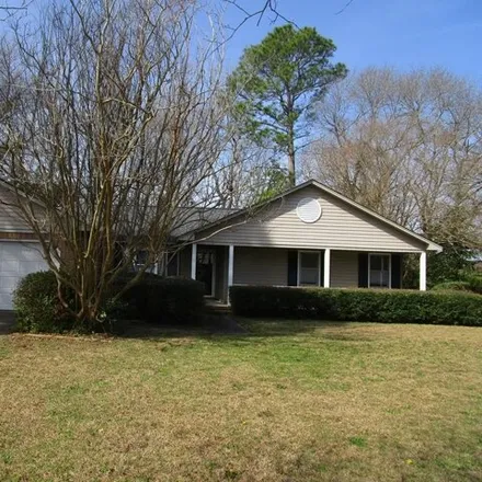 Rent this 3 bed house on 1140 Kentwood Drive in Twin Lakes, Sumter County