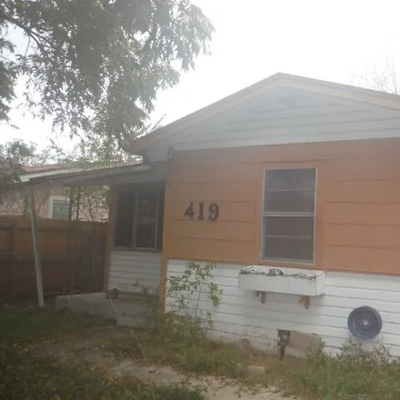 Image 2 - 479 Vickers Avenue, San Antonio, TX 78211, USA - House for sale