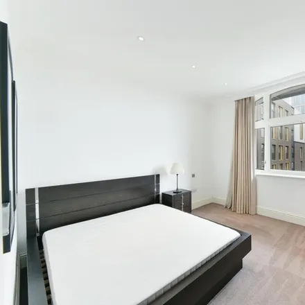 Image 5 - Goodman's Fields, Hooper Street, London, E1 8BP, United Kingdom - Apartment for rent