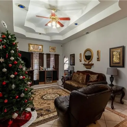 Image 2 - 2137 Clavele Street, Mission, TX 78573, USA - House for sale