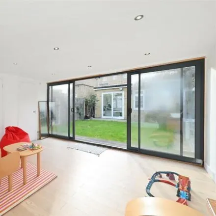 Image 3 - 21 Manchester Road, Cubitt Town, London, E14 3BD, United Kingdom - Duplex for sale