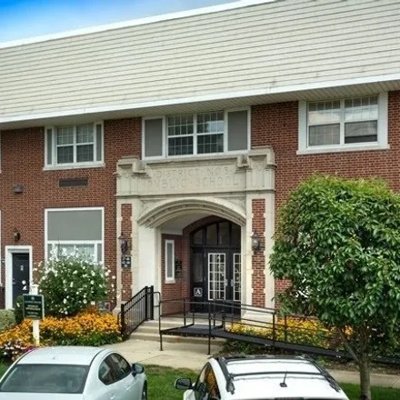 Image 1 - 425 Newbridge Road, East Meadow, NY 11554, USA - Apartment for rent