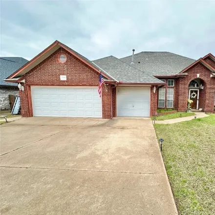 Image 1 - 1086 South Caldwell Drive, Midwest City, OK 73130, USA - House for sale