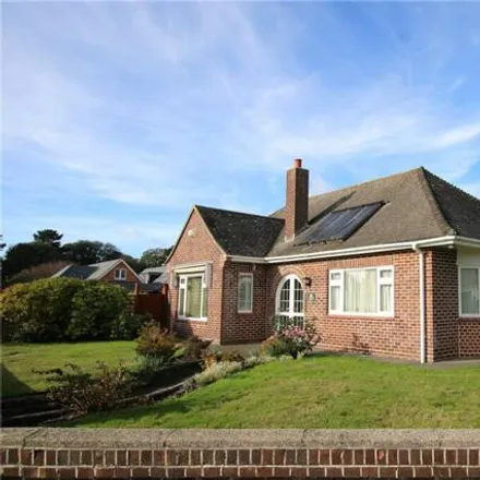 Image 2 - Forest Close, Highcliffe-on-Sea, BH23 4QF, United Kingdom - House for sale