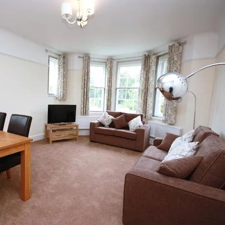 Rent this 3 bed apartment on unnamed road in London, W3 7JD
