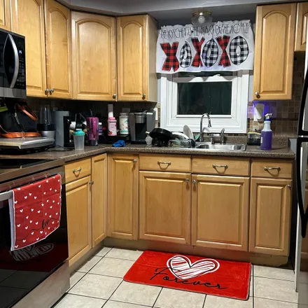 Rent this 1 bed room on Garfield Avenue in Randolph Avenue, Communipaw