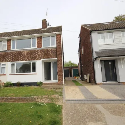 Rent this 3 bed duplex on Fairfield Rise in Billericay, CM12 9NP