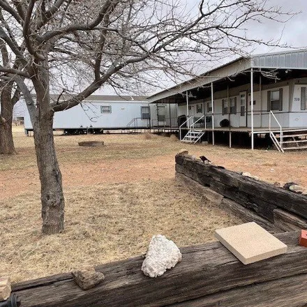 Buy this studio apartment on 704 Chapparral Drive in Quay County, NM 88426