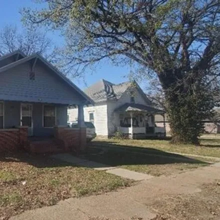 Buy this 2 bed house on 85 West 10th Street in Chanute, KS 66720