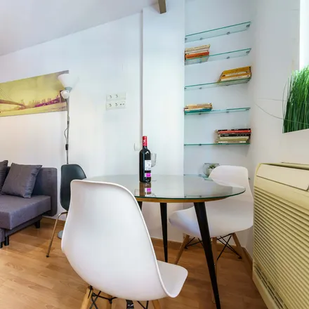 Rent this 2 bed apartment on Calle Sevilla in 8, 29009 Málaga