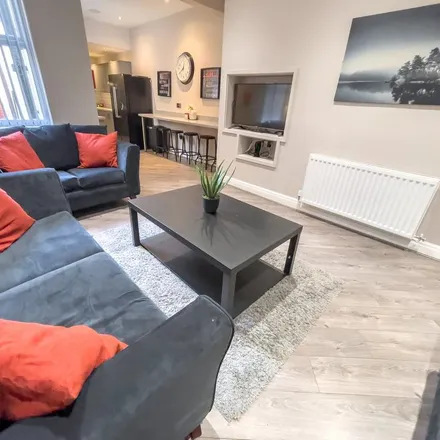 Rent this 5 bed townhouse on Birstall Road in Liverpool, L6 9AH