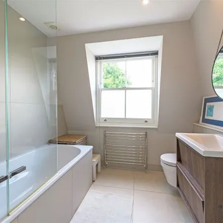 Image 3 - 62 Disraeli Road, London, SW15 2DS, United Kingdom - Townhouse for rent
