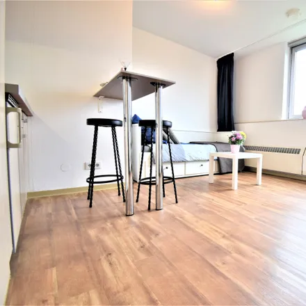 Rent this 1 bed apartment on Herkules-Hochhaus in Graeffstraße 1, 50823 Cologne