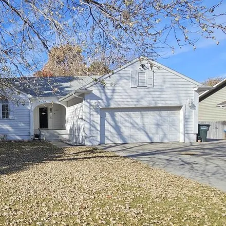 Buy this 5 bed house on 2341 Robin Road in Dodge City, KS 67801