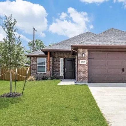 Buy this 3 bed house on 2169 West Moore Street in Sherman, TX 75092
