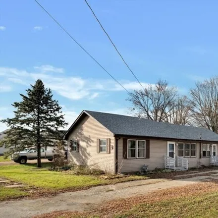 Rent this 3 bed house on 337 South East Street in Gardner, Grundy County