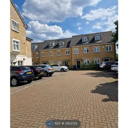 Image 3 - Brownlow Close, London, EN4 8FE, United Kingdom - Townhouse for rent