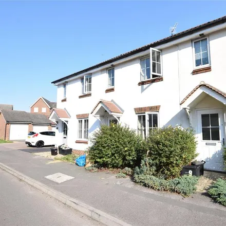 Rent this 2 bed townhouse on Beatty Rise in Spencers Wood, RG7 1FQ