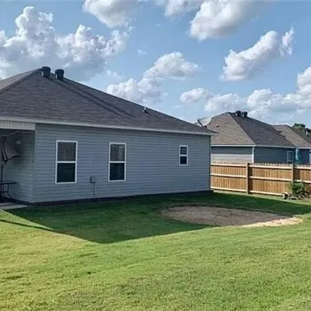 Rent this 3 bed house on 1196 South Splash Drive in Fayetteville, AR 72701