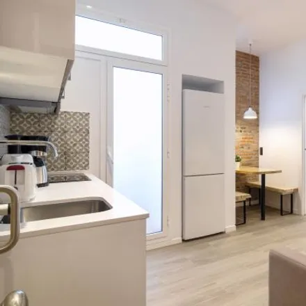 Rent this 4 bed apartment on Farmacia Andrea López in Carrer del Rosselló, 33