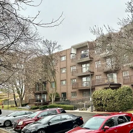 Buy this 2 bed condo on 314 East Dundee Road in Buffalo Grove, Buffalo Grove