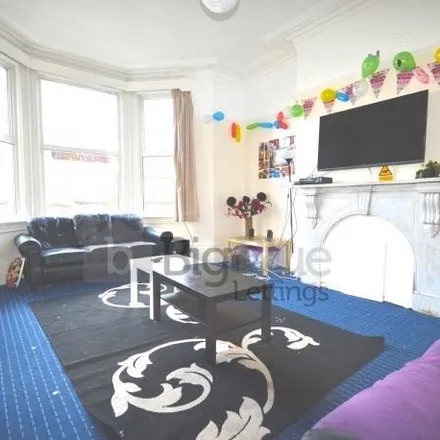 Image 5 - Spring Road, Leeds, LS6 3BF, United Kingdom - Townhouse for rent