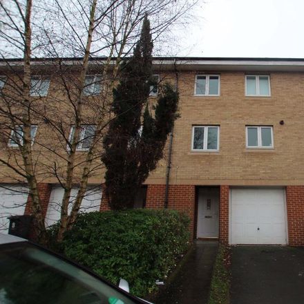 Rent this 3 bed house on Padstow Road in Swindon, SN2 2EG