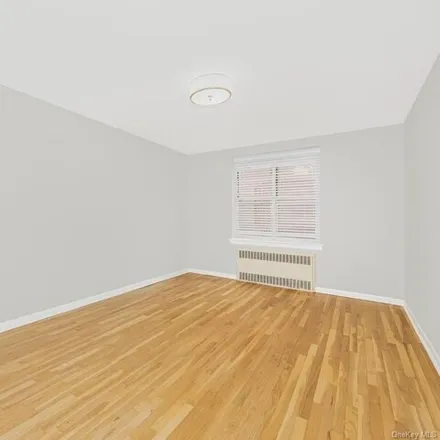 Image 6 - 3206 Fairfield Avenue, New York, NY 10463, USA - Apartment for sale