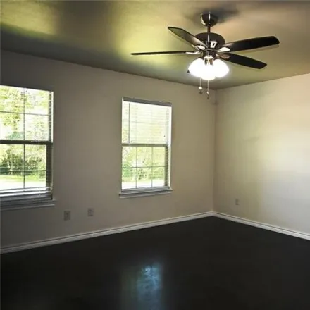 Image 2 - 538 Pine Street, Smithville, TX 78957, USA - Apartment for rent