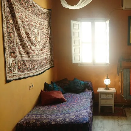 Rent this 4 bed room on Centro Histórico in Calle Mundo Nuevo, 29015 Málaga