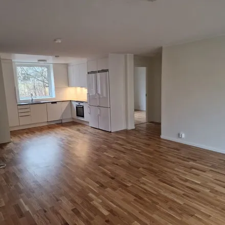 Rent this 3 bed apartment on Humlegårdsgatan in 731 30 Köping, Sweden