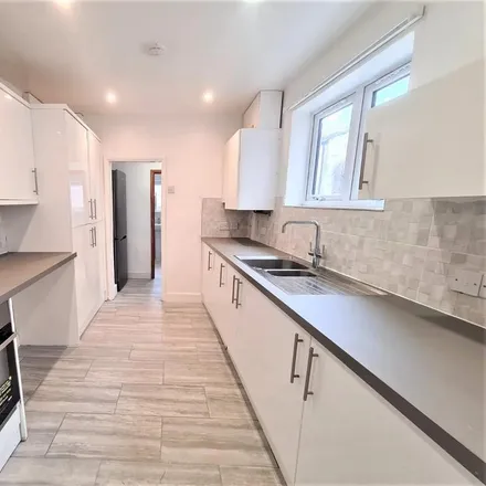 Rent this 3 bed townhouse on 257 Newhaven Lane in London, E16 4HJ