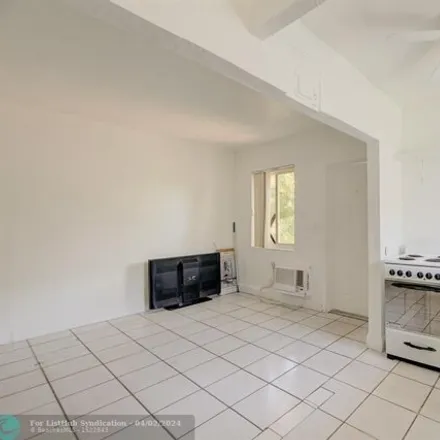 Image 5 - 1950 Pierce Street, Hollywood, FL 33020, USA - Apartment for rent