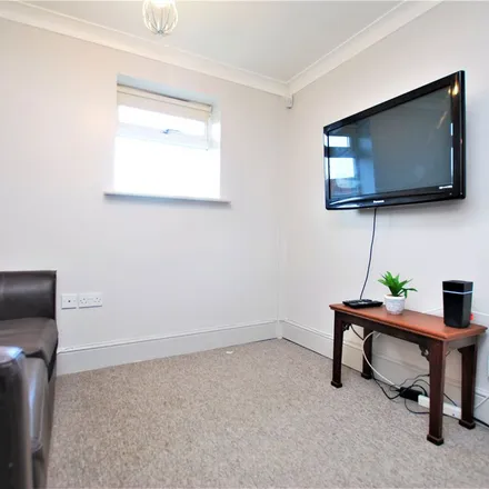 Image 3 - 29 Cabell Road, Guildford, GU2 8JF, United Kingdom - Apartment for rent