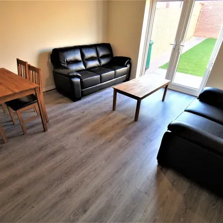 Image 7 - 17 Signals Drive, Coventry, CV3 1QS, United Kingdom - Apartment for rent