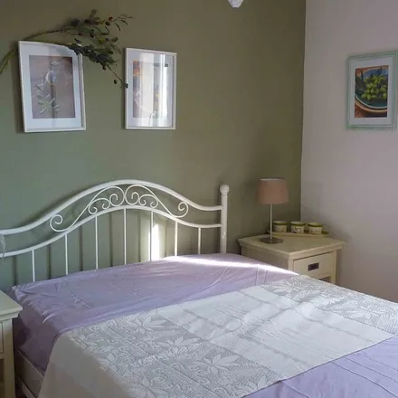 Rent this 3 bed house on Rue Benoît in 30700 Uzès, France