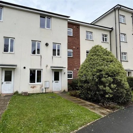 Rent this 4 bed townhouse on 32 Thursby Walk in Exeter, EX4 8FD