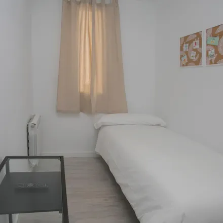 Rent this 14 bed room on Madrid in Hostal Alicante, Calle del Arenal