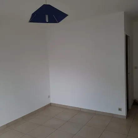 Rent this 1 bed apartment on Mont Enflamme in 77300 Fontainebleau, France