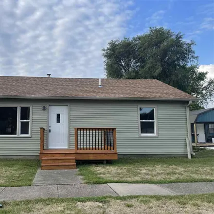 Buy this 3 bed house on 713 East Madison Street in Washington, IA 52353