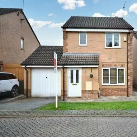 Buy this 3 bed house on Pitchstone Court in Pudsey, LS12 5SZ