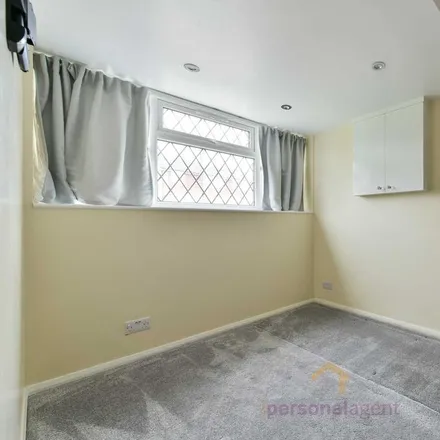 Image 9 - Lipsham Close, Woodmansterne, SM7 3BL, United Kingdom - Duplex for rent