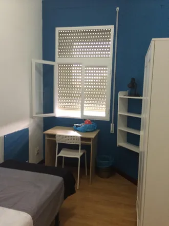 Rent this 6 bed room on Wok Garden in Gran Vía, 64