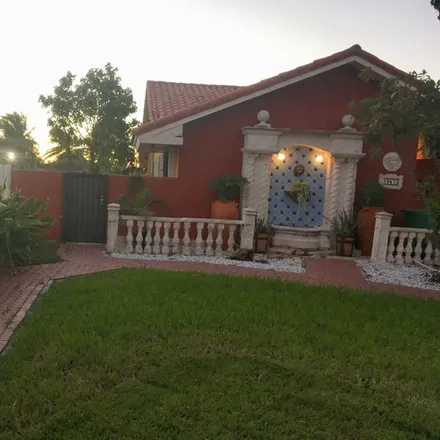 Image 3 - 19510 West Oakmont Drive, Country Club, Hialeah, FL 33015, USA - House for rent